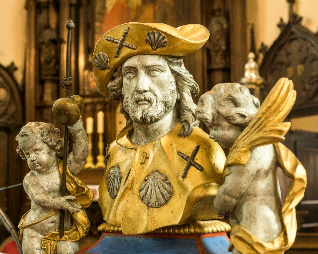 Kemzeke, St.-Jakobskerk. Reliekbeeld van de apostel.