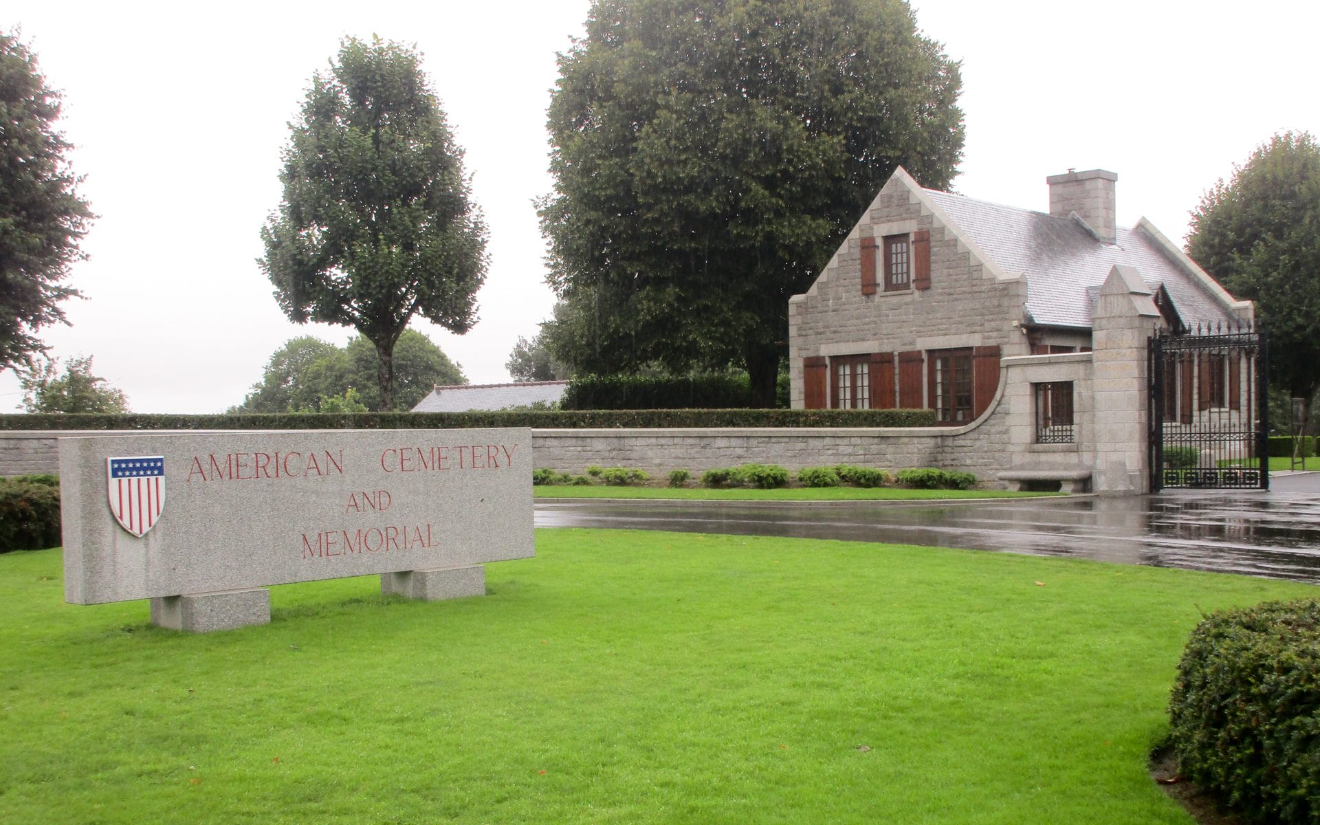 Op elke oorlogsbegraafplaats voel je een pijnlijk ongemak