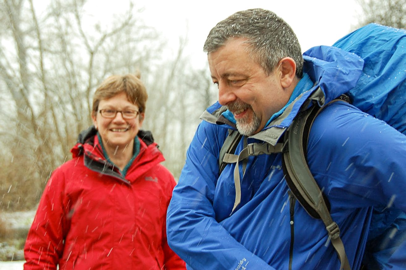 Vertrek in Mater. Samen met gastvrouw Anne trotseer ik de sneeuw.
