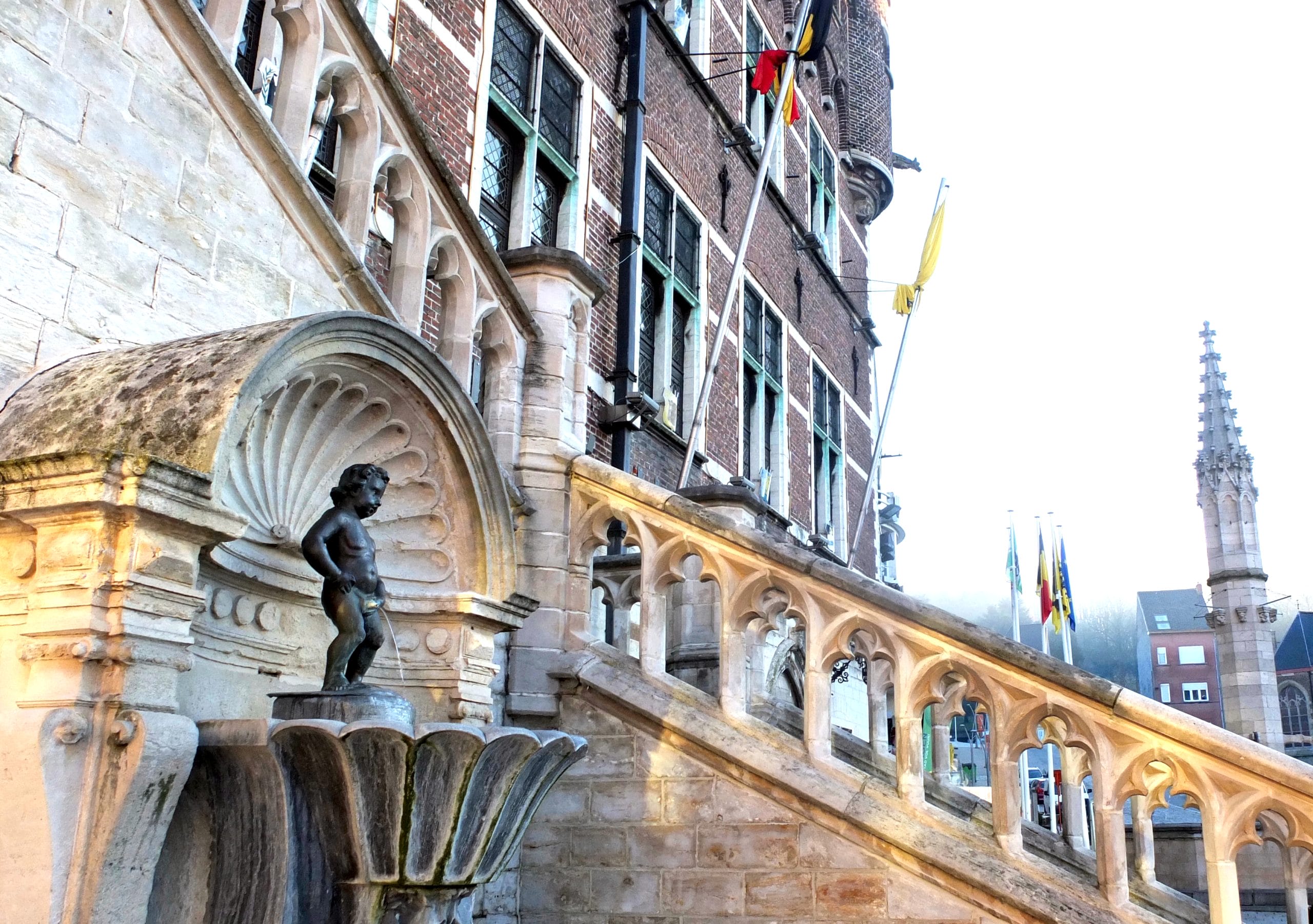 Het Manneken Pis van Geraardsbergen had al een hele Dender vol geplast, vooraleer deze van Brussel eraan begon.